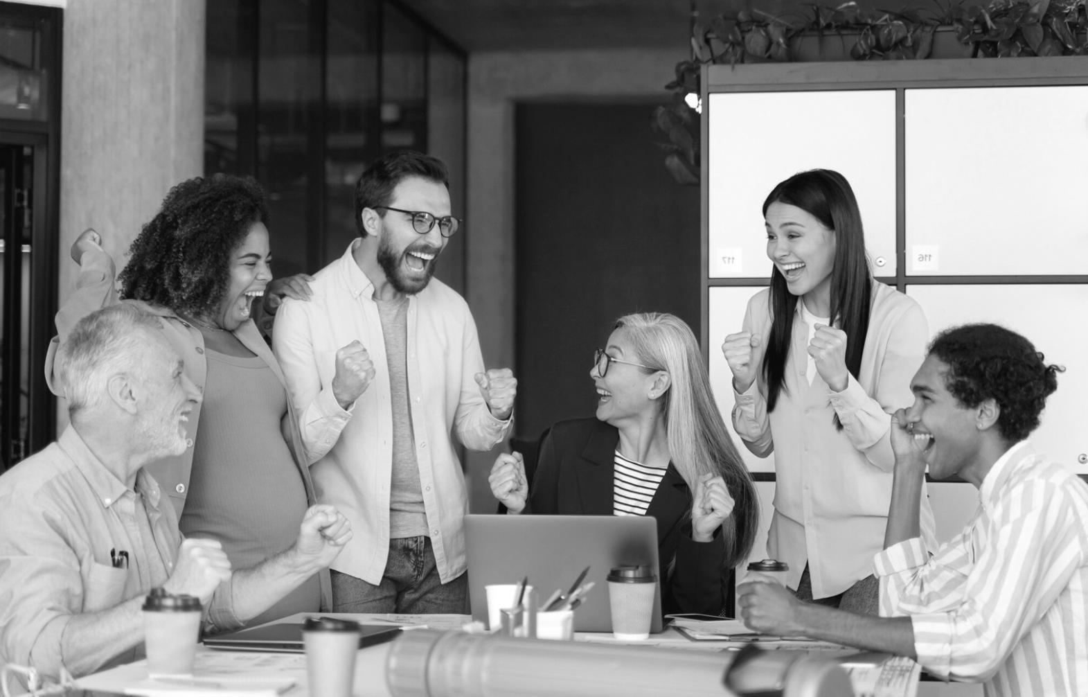 Collaboration interculturelle lors d'un atelier créatif